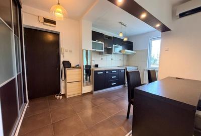 Apartament cu 3 camere semidecomandat în Titan