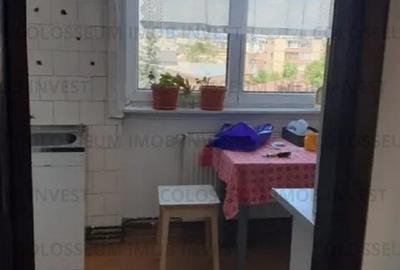 Apartament cu 2 camere decomandat în Tractorul