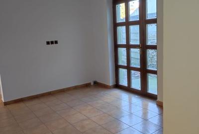 Casă cu 4 camere cu Teren 209 Mp în Central - 1
