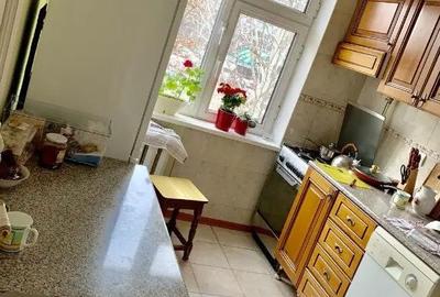 Apartament cu 2 camere decomandat în Titan