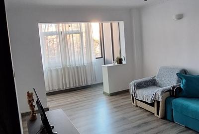 Apartament cu 3 camere decomandat în Tomis III