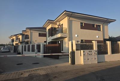 Casă cu 5 camere cu Canalizare în Tunari