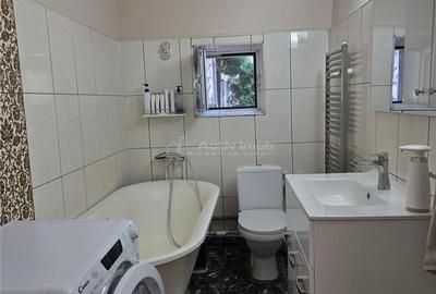 Casă cu 5 camere cu Teren 438 Mp în 23 August - 1