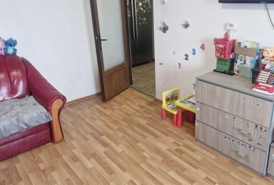 Apartament cu 2 camere decomandat în Eremia