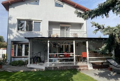 Casă cu 6 camere cu Canalizare în Exterior Est