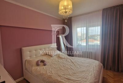 Apartament cu 3 camere decomandat, mobilat în Decebal