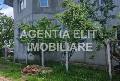 Casă individuală cu 7 camere cu Teren 500 Mp în Central