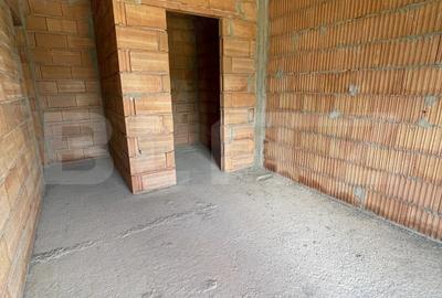 Apartament cu 3 camere decomandat în Calea Moldovei