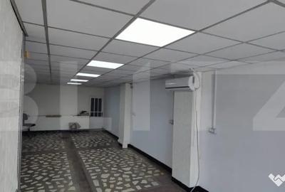 Spațiu comercial, de 50 mp, în Central - 3