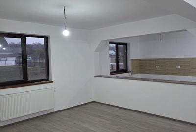 Casă cu 3 camere cu Teren 800 Mp în Topolița - 5