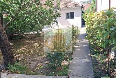 Casă cu 2 camere cu Teren 350 Mp în Central