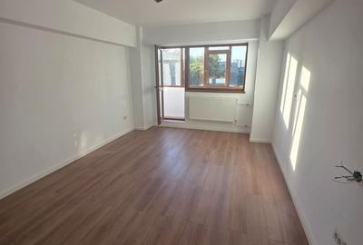 Apartament cu 3 camere semidecomandat în Gorjului
