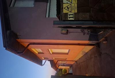 Casă cu 4 camere cu Teren 1800 Mp în Cârna - 2