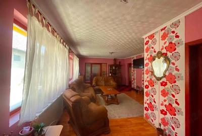 Casă cu 3 camere cu Teren 426 Mp în Central