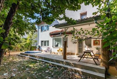 Casă individuală cu 5 camere cu Teren 500 Mp în Central - 1