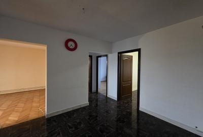 Apartament cu 4 camere decomandat în Central - 11