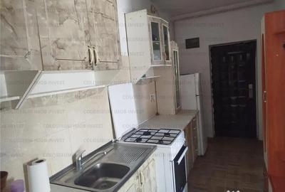 Garsonieră decomandată în Central - 1