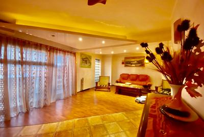 Apartament cu 4 camere decomandat în Micro 3