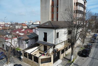 Casă cu 4 camere cu Canalizare în Central