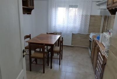 Apartament cu 2 camere decomandat în Intim