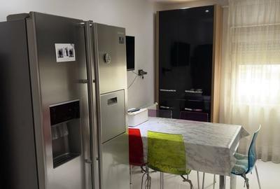 Apartament cu 3 camere decomandat în Școlilor