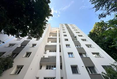 Apartament cu 3 camere semidecomandat în Drumul Taberei