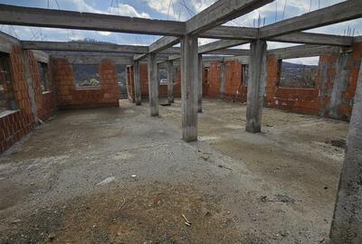 Casă cu 4 camere în Ciucurova