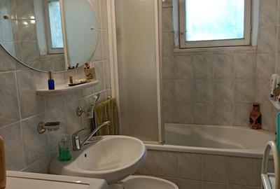 Apartament cu 3 camere decomandat în Est - 1