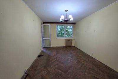 Apartament cu 4 camere semidecomandat în Titan
