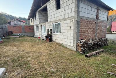 Casă cu 2 camere în Central