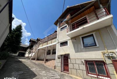 Casă cu 8 camere cu Teren 1100 Mp în Central