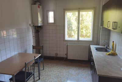 Apartament cu 4 camere semidecomandat în Aurel Vlaicu