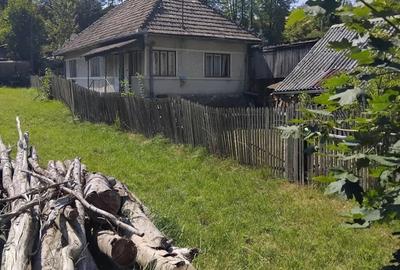Casă cu 2 camere cu Teren 472 Mp în Stânceni