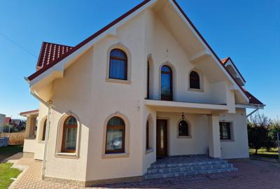 Casă individuală cu 6 camere cu Garaj în Exterior Est - 1