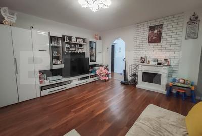 Apartament cu 4 camere decomandat, mobilat în Micro 16