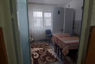 Apartament cu 2 camere semidecomandat în Micro 4 - 6