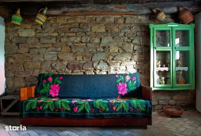 Casă cu 2 camere cu Teren 5032 Mp în Geaca