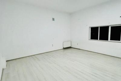Spațiu comercial, de 130 mp, în Central - 4