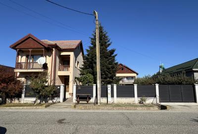 Casă cu 8 camere cu Teren 4057 Mp în Izvoru