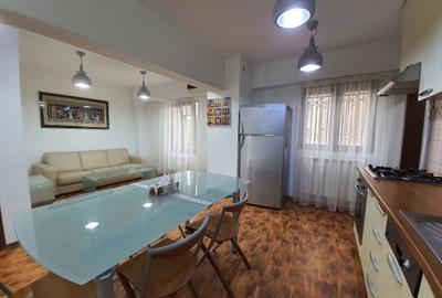 Apartament cu 3 camere decomandat, mobilat în Unirii