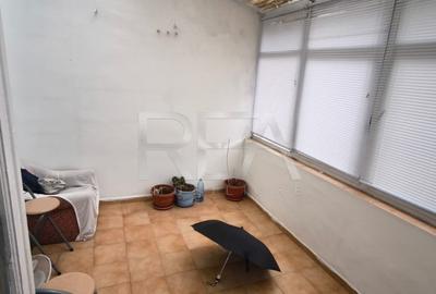 Apartament cu 6 camere decomandat, mobilat în P-ța Universității - 11