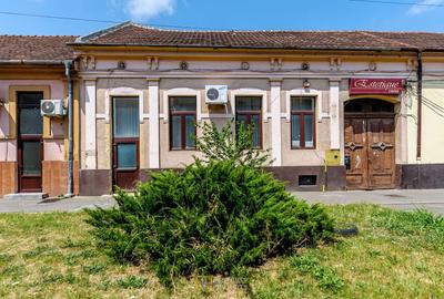 Casă cu 4 camere cu Canalizare în Ultracentral