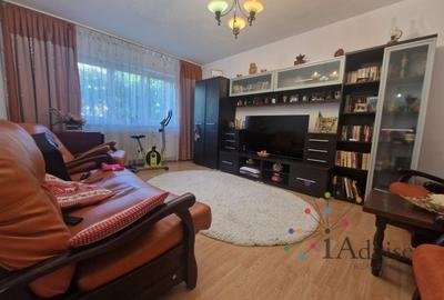 Apartament cu 3 camere decomandat în Tractorul