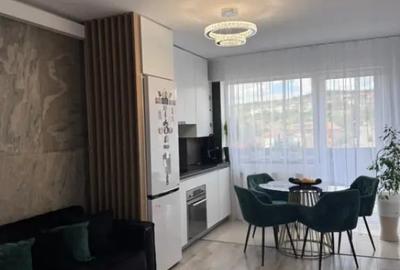 Apartament cu 3 camere semidecomandat în Dâmbul Rotund