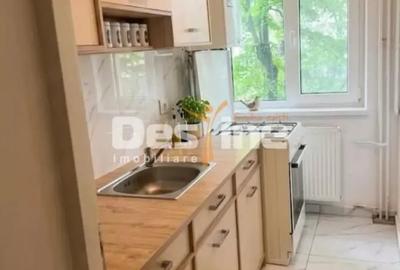 Apartament cu 3 camere semidecomandat în Central
