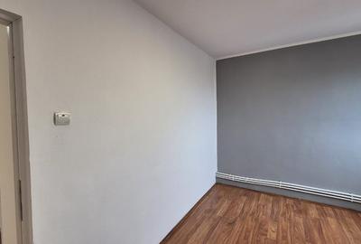 Apartament cu 3 camere decomandat în Aluniș