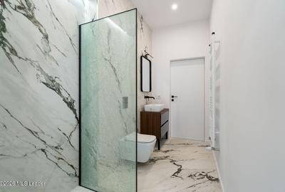 Casă individuală cu 6 camere cu Teren 220 Mp în Central - 24