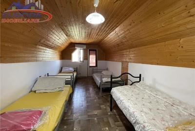 Casă cu 10 camere cu Teren 300 Mp în Dallas