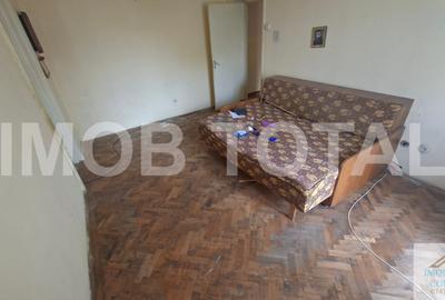 Apartament cu 3 camere semidecomandat în Craiovei