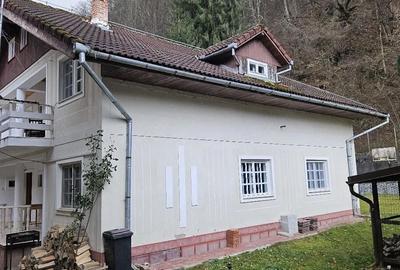 Casă cu Teren 100 Mp în Central - 1